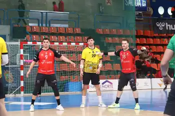 Pedro Martins y Nassim Bellahcene durante un momento del partido