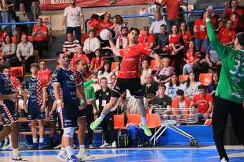 Jugada de Álex Chan durante el partido