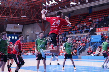 Jaime González, con el balón