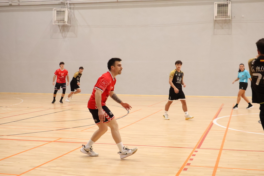 El UBU Parque Norte Infraestructuras BM Burgos se impone al Autocares Sanalón tras un partido de carácter