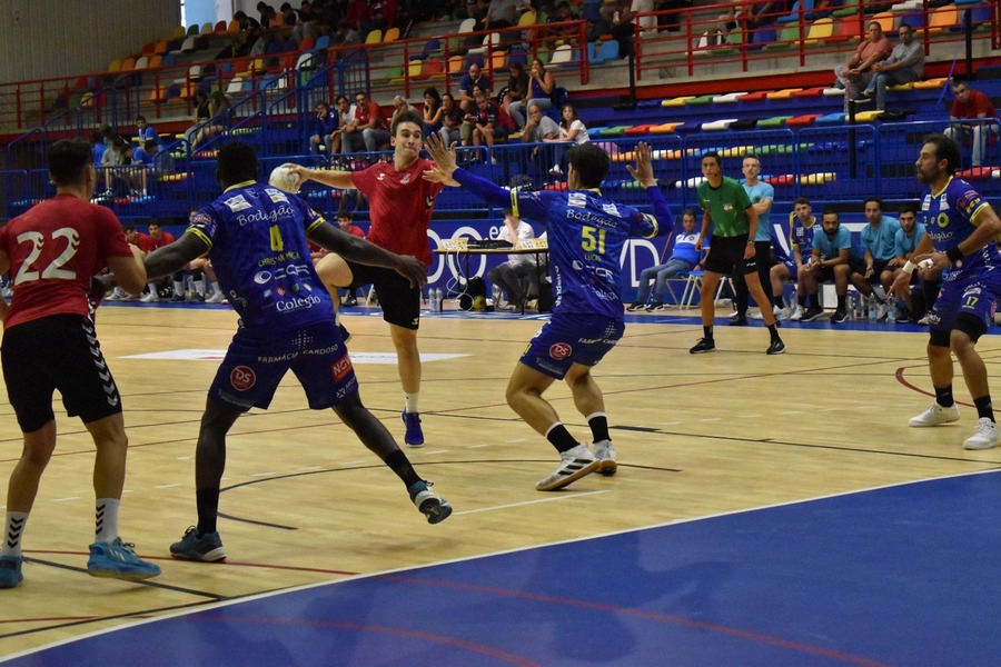 El UBU San Pablo vence al Andebol Póvoa portugués en el XXX Torneo Internacional en Oviedo (32-28)