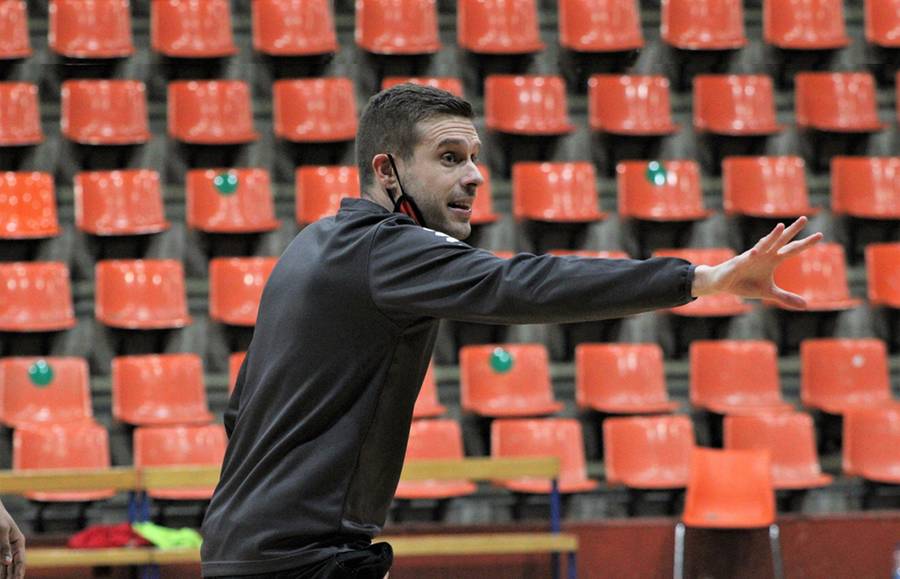 Nacho González seguirá un año más en el Balonmano Burgos