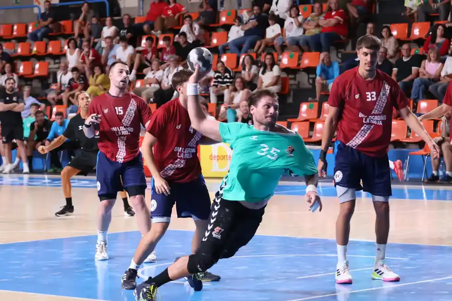 El UBU San Pablo BM Burgos pone los pies en la tierra