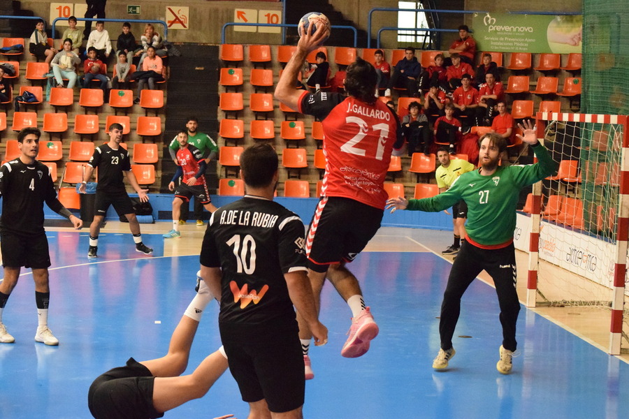 Victoria importante del UBU San Pablo Burgos contra Balonmano Alcobendas (29-23) en El Plantío