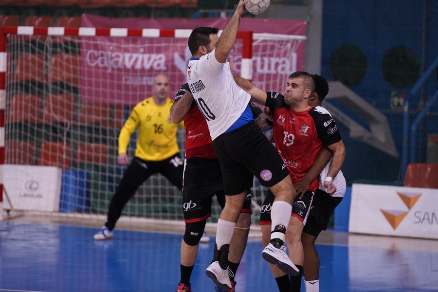 Luchada victoria del UBU San Pablo Burgos frente a Balonmano Alcobendas (27-26)