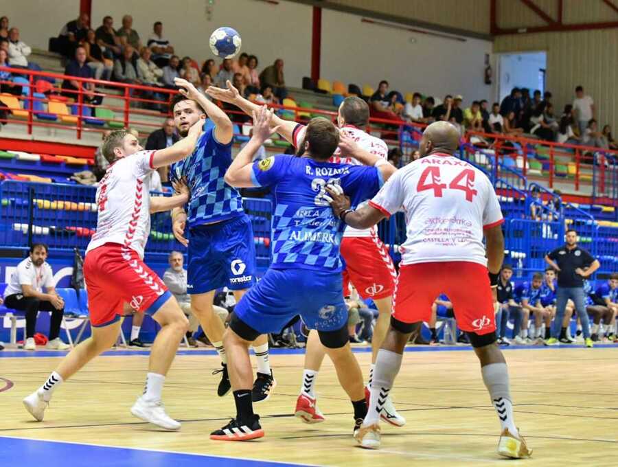 UBU San Pablo Burgos cae en los siete metros contra el Unión Financiera (42-41) en un partido igualado hasta el final