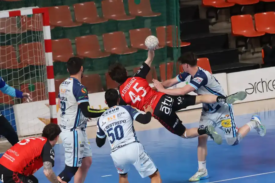 Duelo exigente en Benidorm para abrir una semana intensa