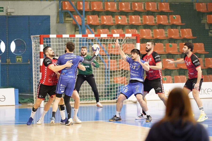 El UBU San Pablo se impone a Teucro en un partido muy duro