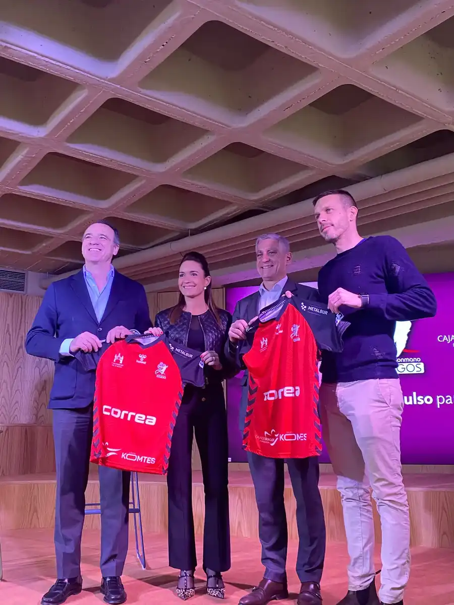 El Club de Balonmano Burgos y la Fundación Caja Burgos renuevan su convenio para la temporada 2025/26