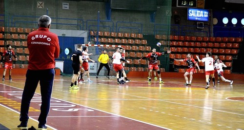 Trabajada victoria del UBU San Pablo Burgos contra el IMQ de Gijón por 31 a 25