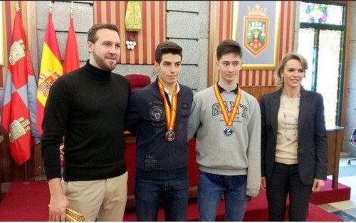 La concejala de deportes Lorena de la Fuente recibe a nuestros cadetes subcampeones de España