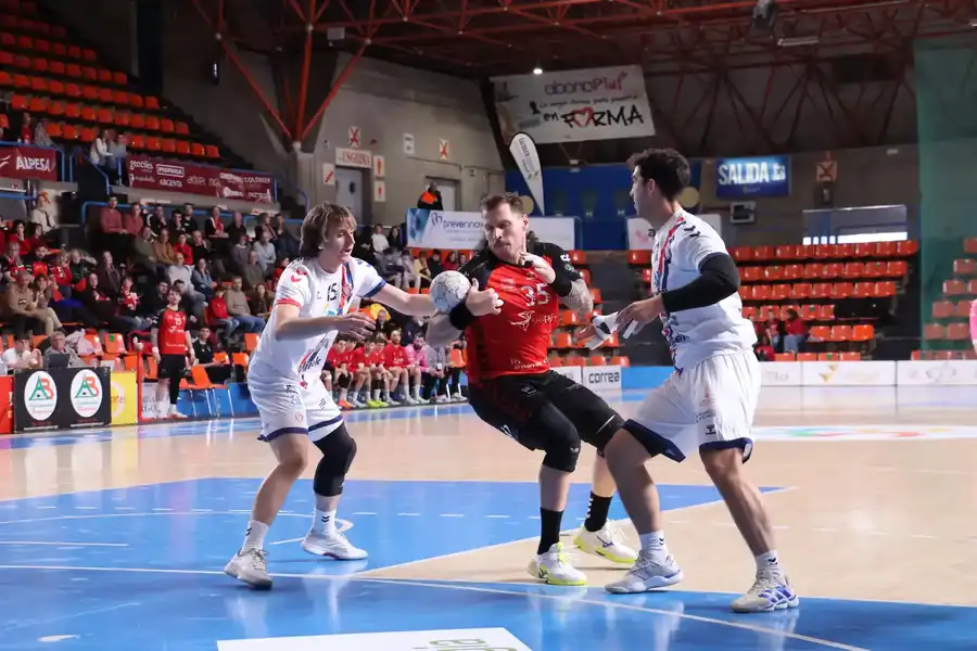 Los cidianos rompen el partido en la segunda parte y somete al Agustinos (27-21)