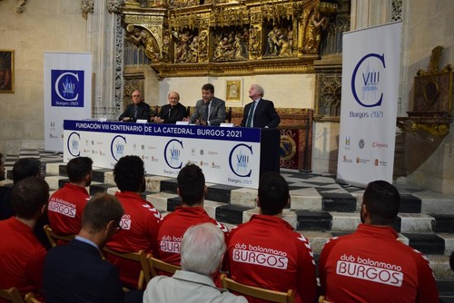 El Club Balonmano Burgos también difundirá el VIII Centenario de la Catedral