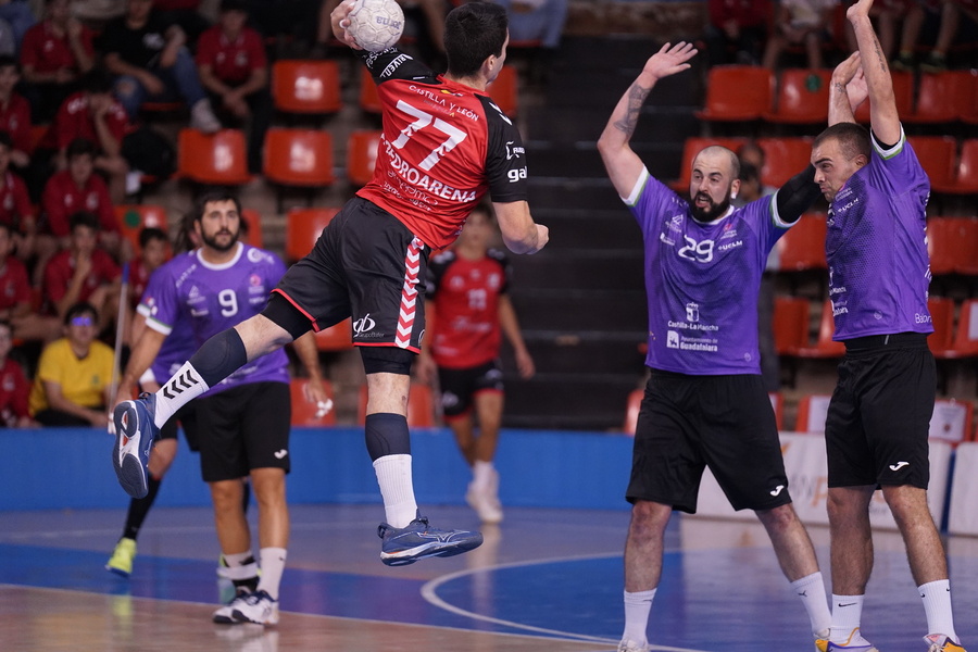 El UBU San Pablo cae frente a Balonmano Guadalajara y queda apeado de la Copa del Rey (25-30)