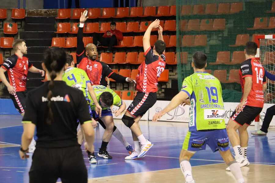 Cómoda victoria del UBU San Pablo Burgos ante Balonmano Zamora Enamora (40-25)