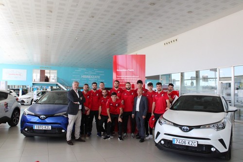 El Balonmano Burgos recibe sus cuatro Toyota oficiales