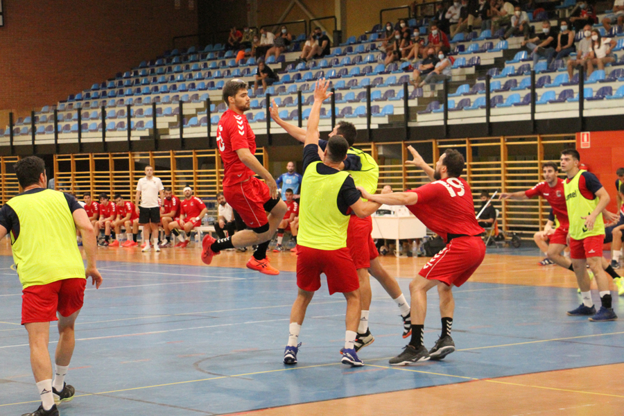 El UBU San Pablo empata ante el Balonmano Zamora